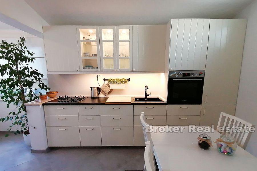 Apartmanska kuća s pogledom na more