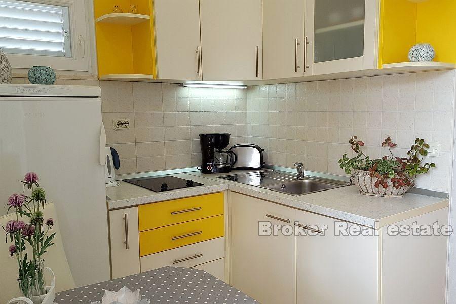Apartmanska kuća s pogledom na more