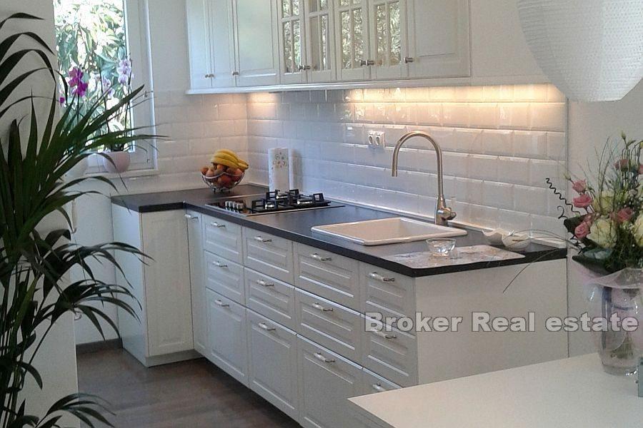 Apartmanska kuća s pogledom na more