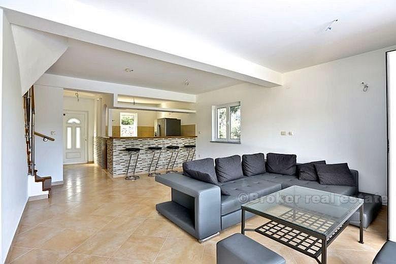 Bella nuova casa su tre piani, in vendita