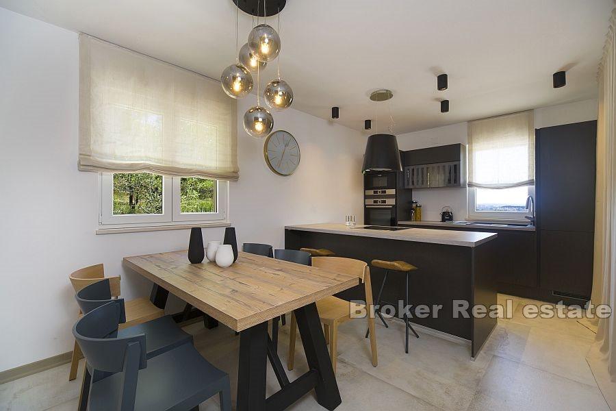 Vacker villa med panoramautsikt