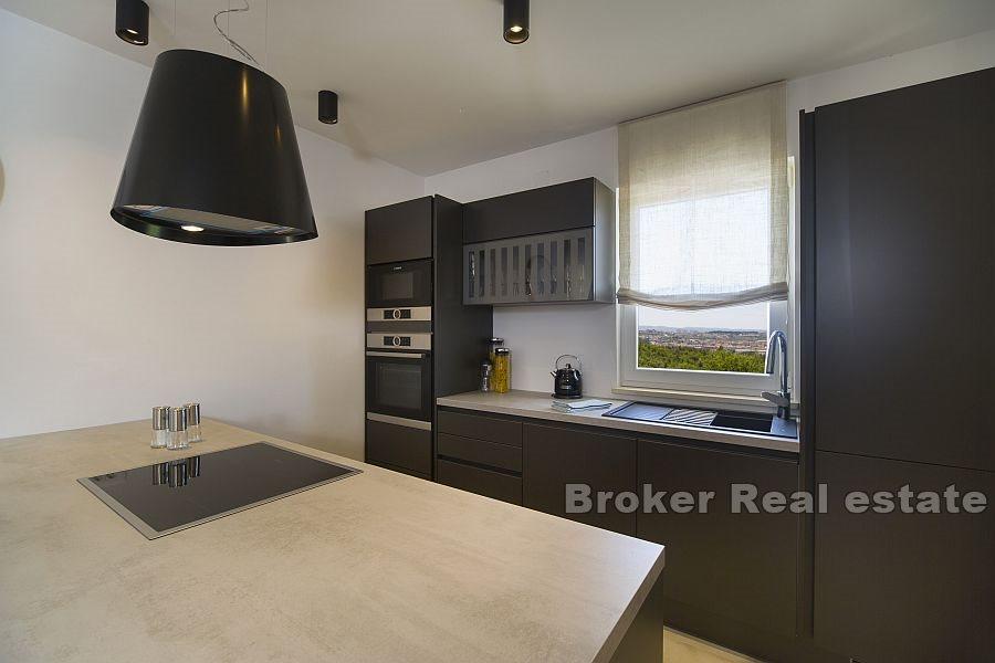 Vacker villa med panoramautsikt