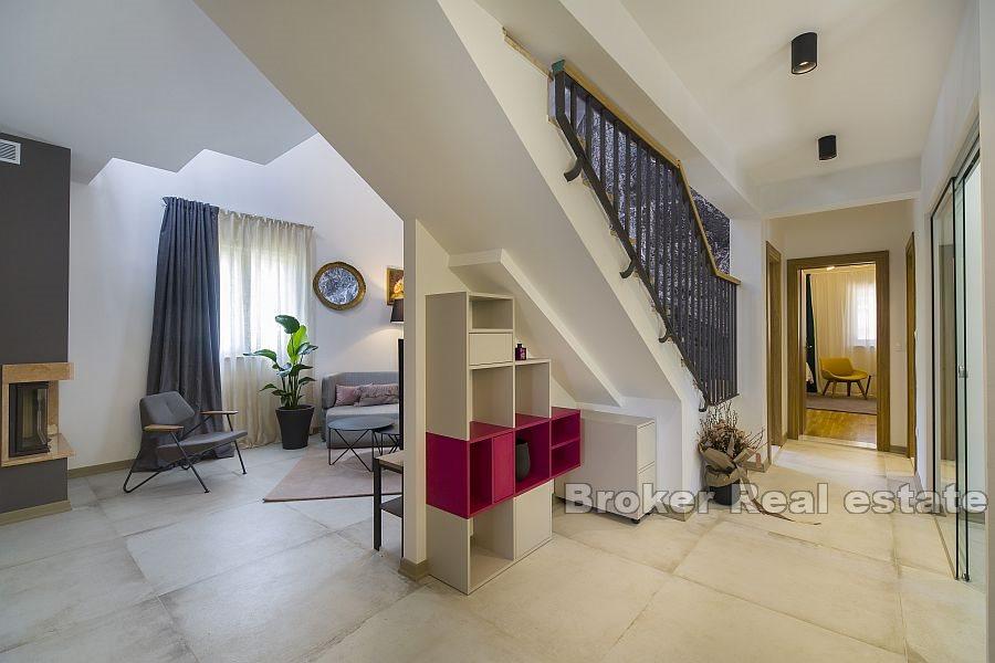 Vacker villa med panoramautsikt