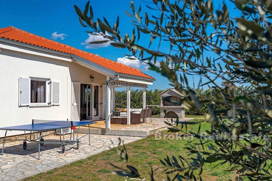 Enebolig med basseng