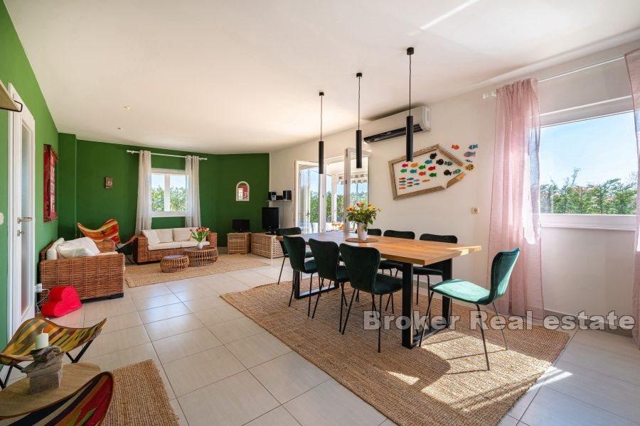 Enebolig med basseng