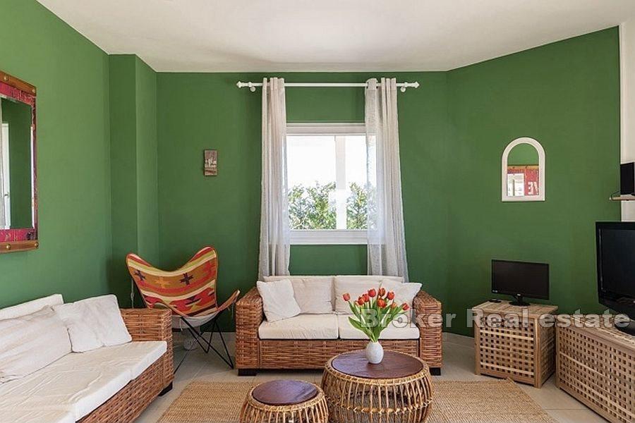 Частный дом с бассейном