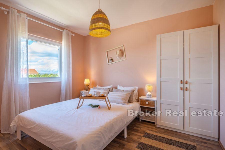 Частный дом с бассейном