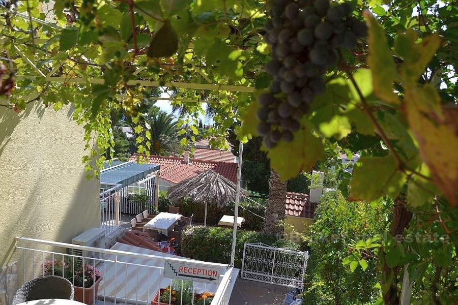 Dom z apartamentami, na sprzedaż