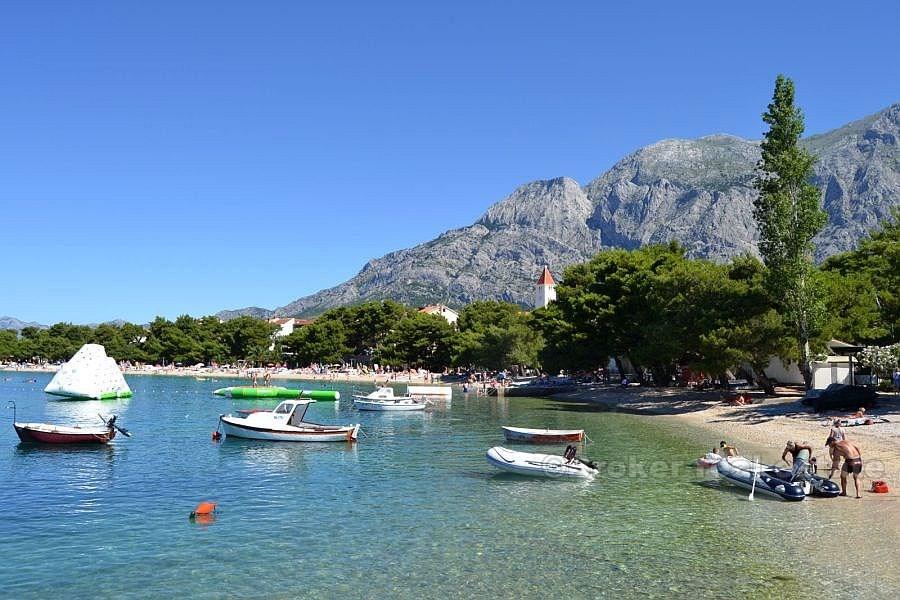 Dom z apartamentami, na sprzedaż