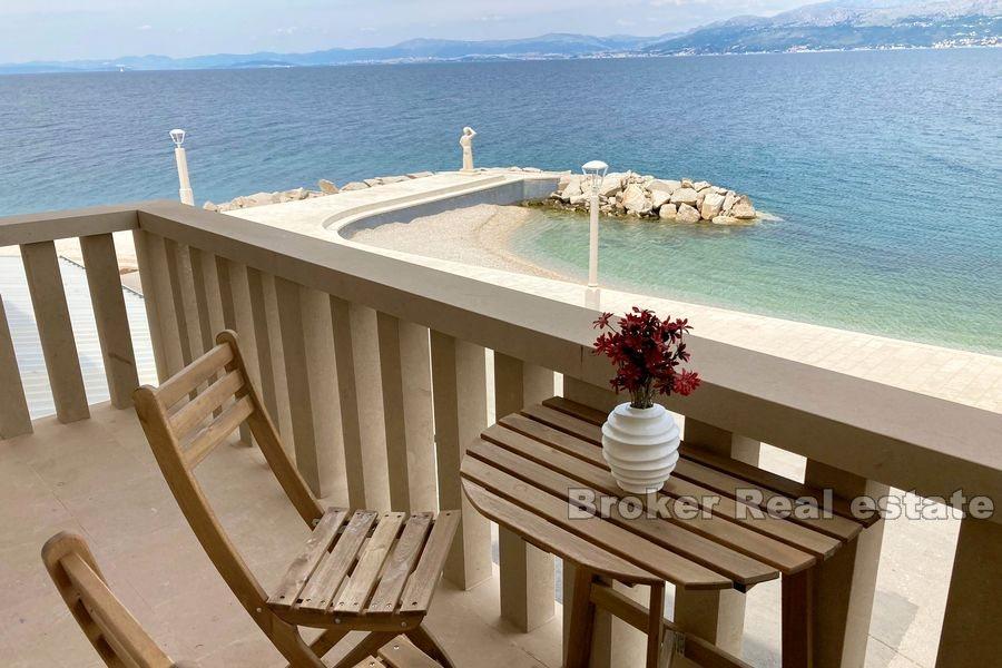 Apartment, first row to the sea