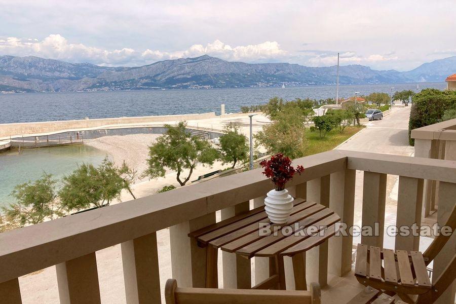 Apartment, first row to the sea