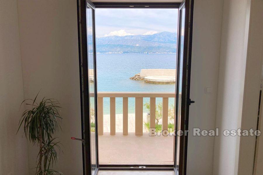 Apartment, first row to the sea