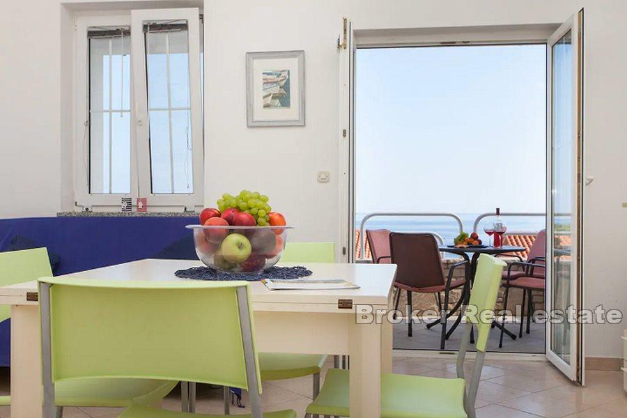 Apartment with sea view