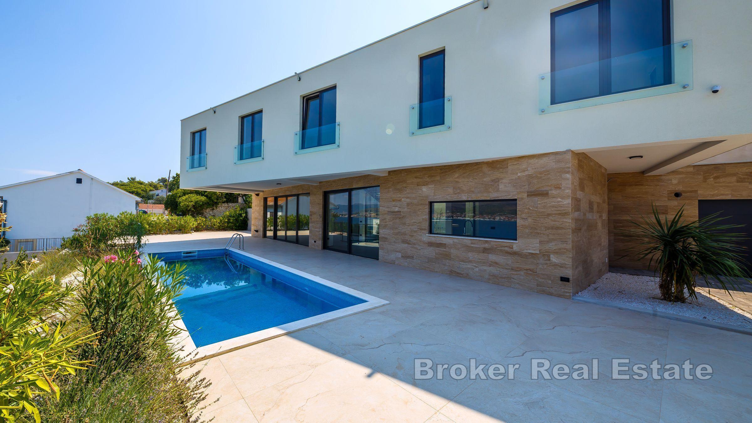 Nowo wybudowana willa z basenem