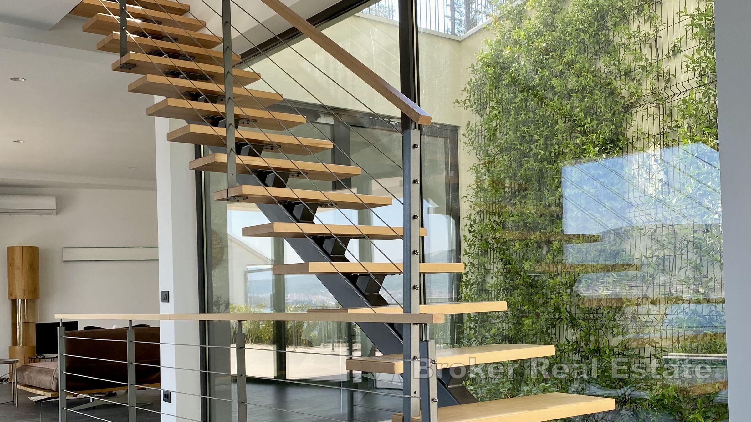 Nowo wybudowana willa z basenem