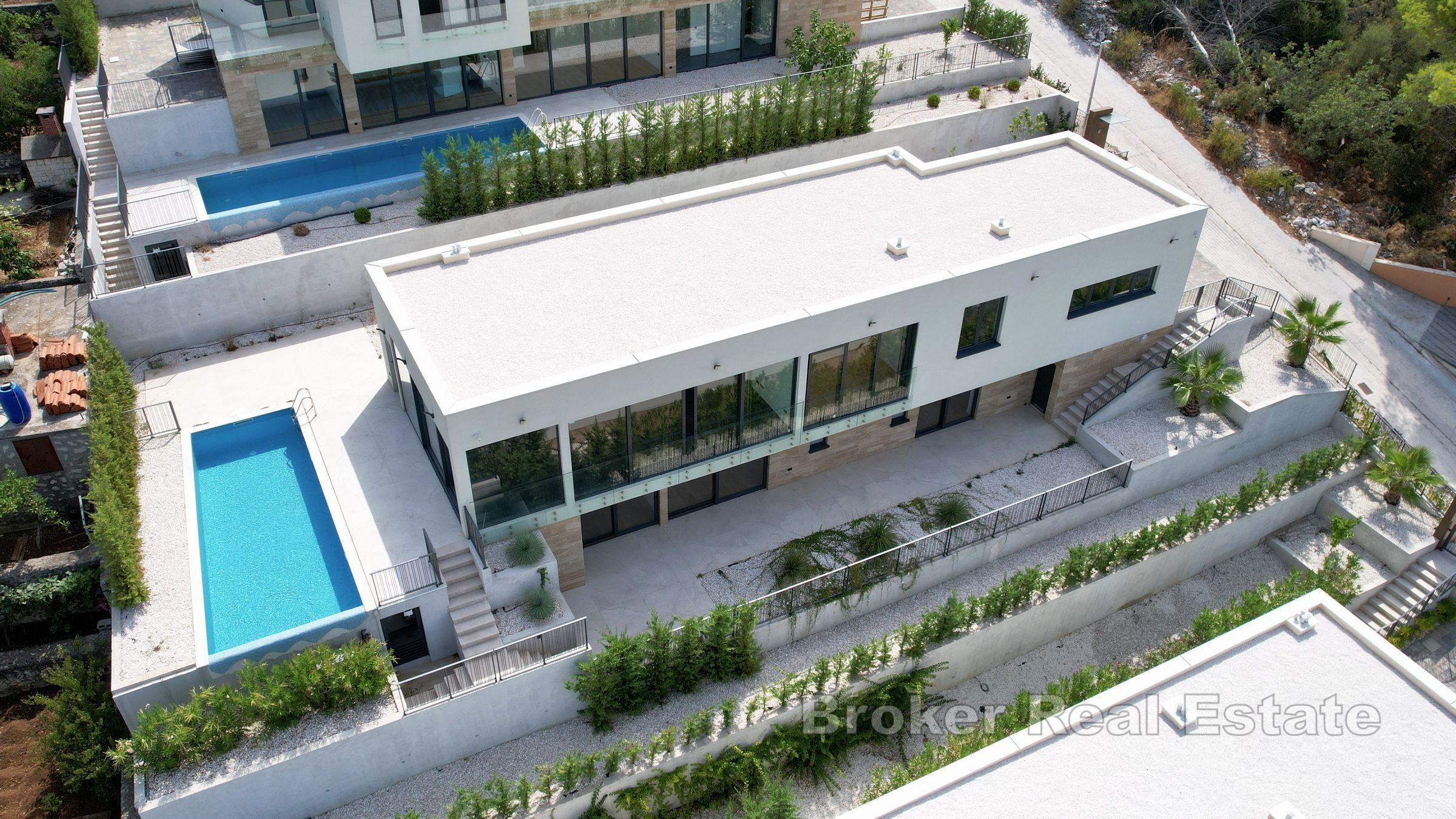 Villa mit Pool und offenem Meerblick