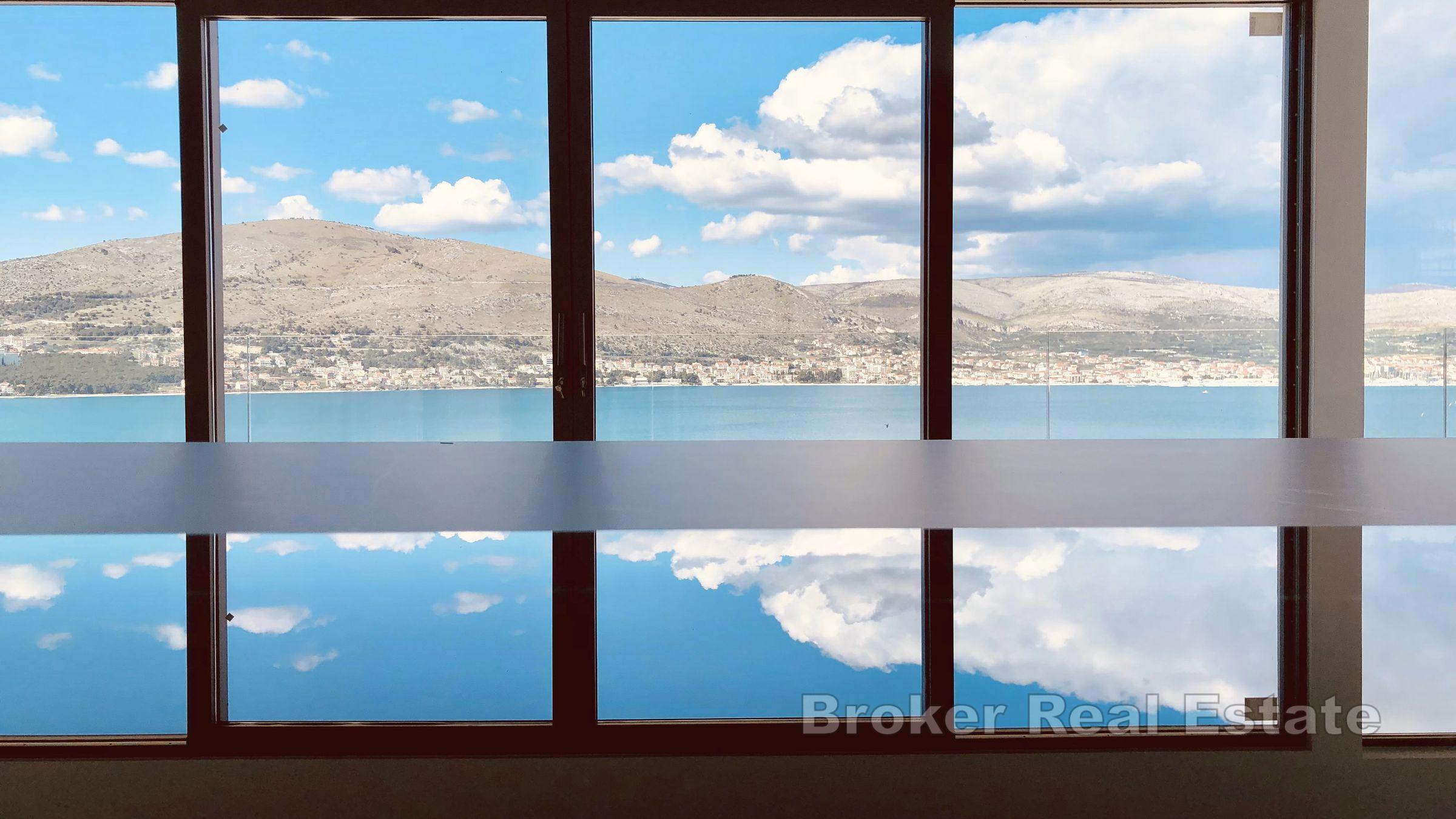 Villa mit Pool und offenem Meerblick