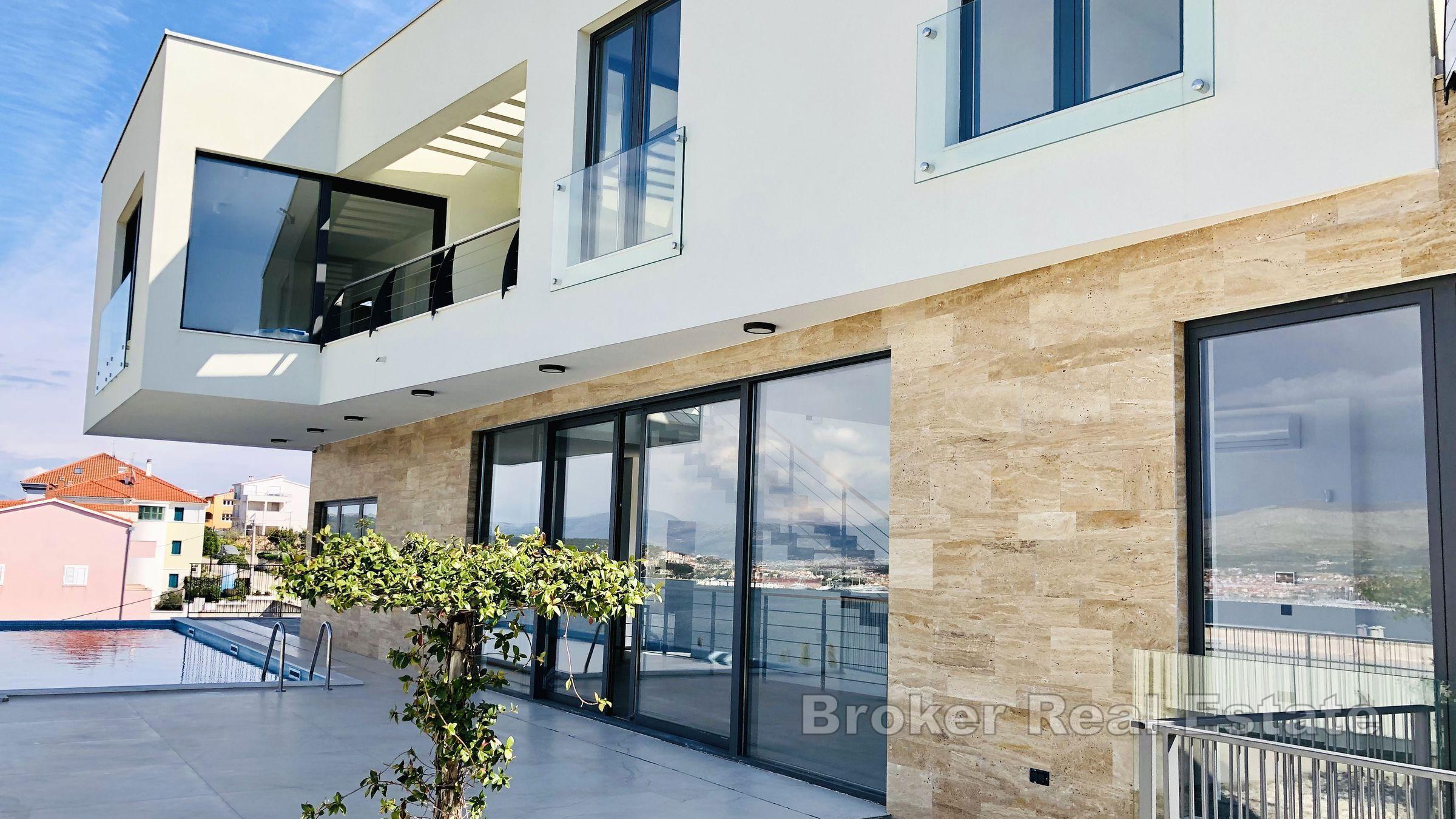 Moderne Villa mit Panoramablick auf das Meer