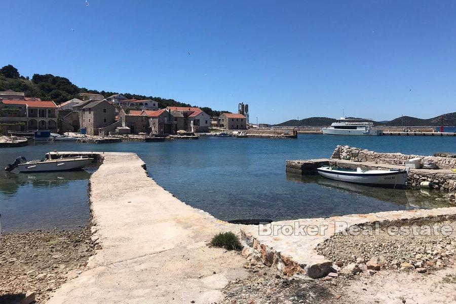 Maison première rangée à la mer