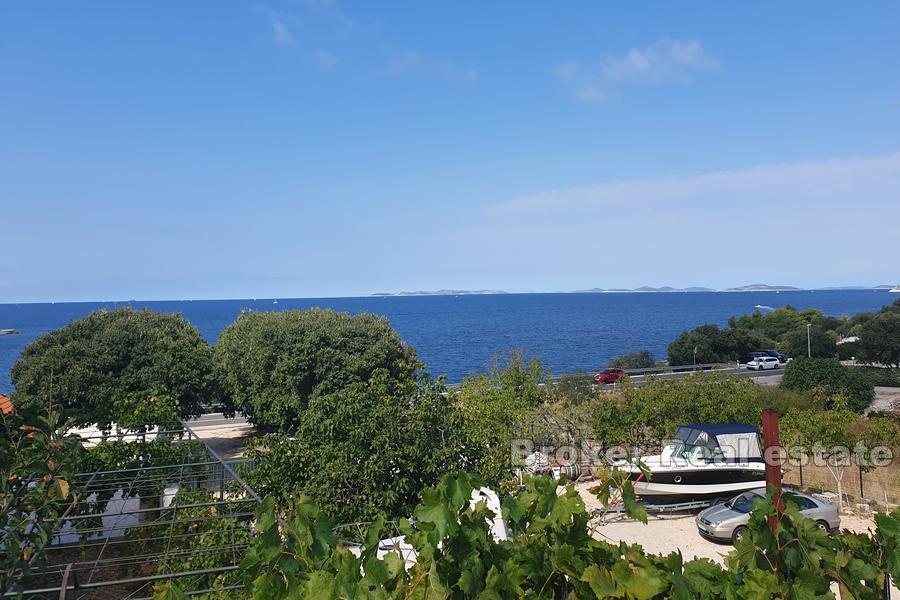 Byggmark första raden mot havet