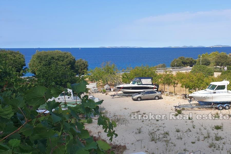 Byggmark första raden mot havet