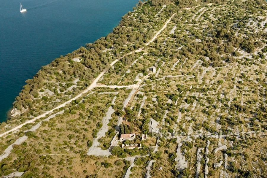 Veliko zemljište s ruševinom i pogledom na more
