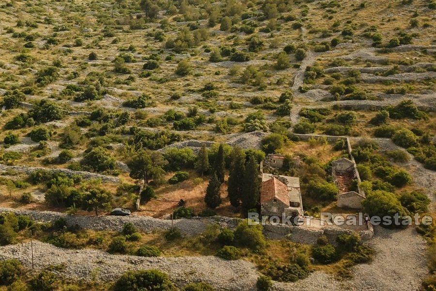 Veliko zemljište s ruševinom i pogledom na more