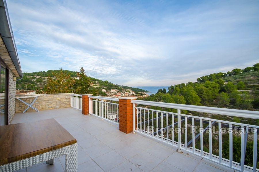 Apartmanska kuća s bazenom