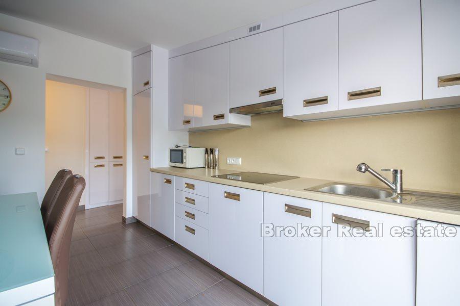 Apartmenthaus mit Swimmingpool