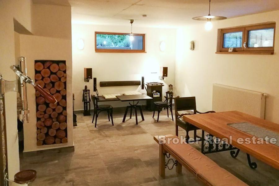 Familiehus ved elven