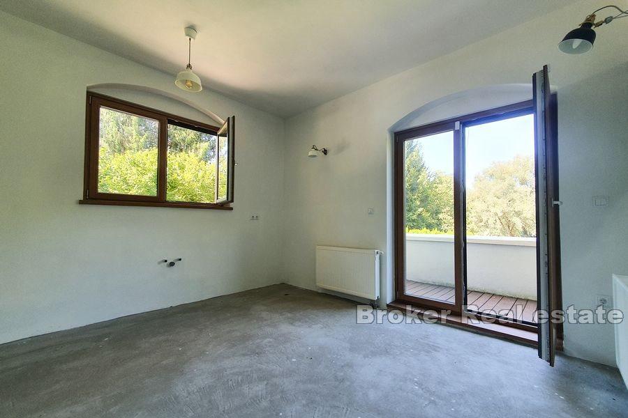 Familiehus ved elven