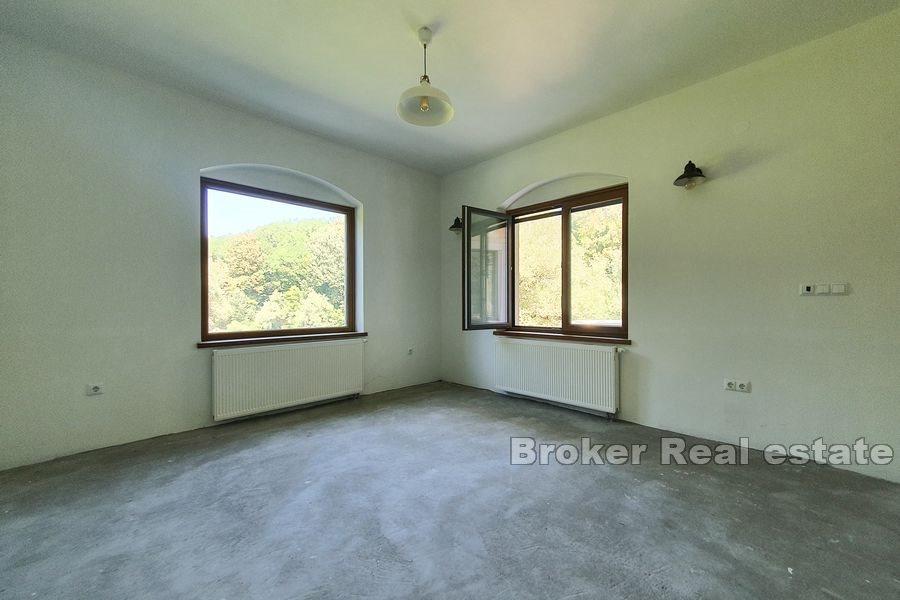 Familiehus ved elven