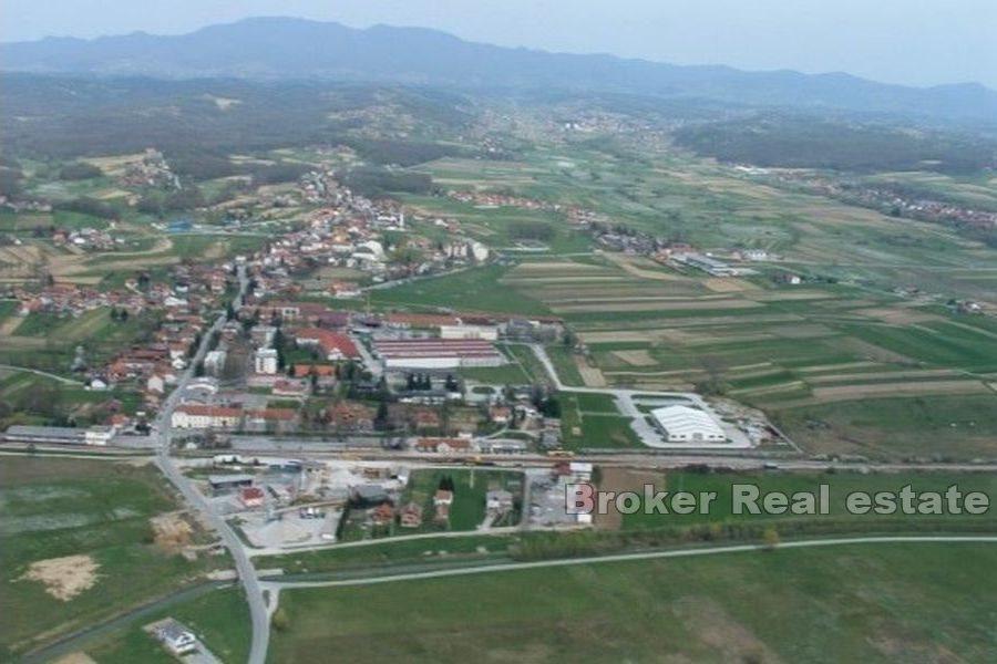 Large building plot in the business zone