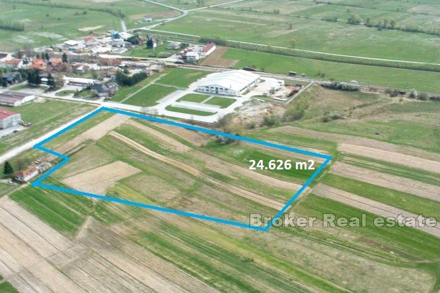Большой участок под застройку в деловой зоне