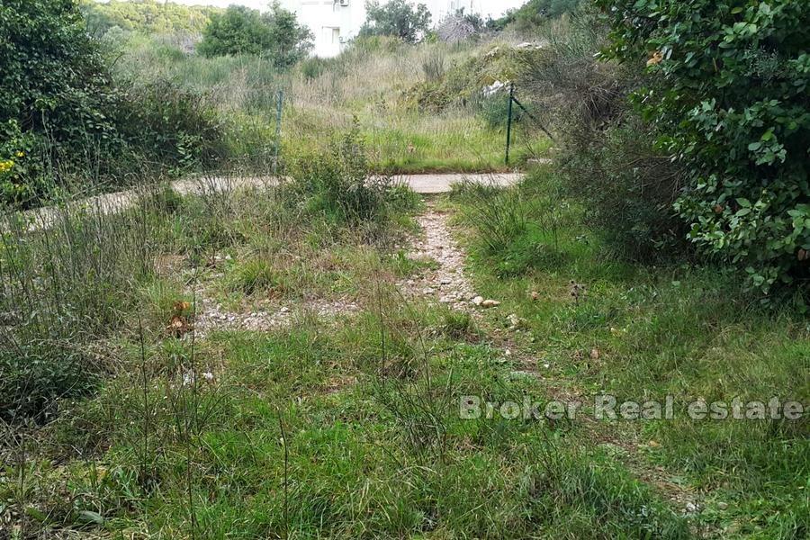 Building land with a semi-detached house project