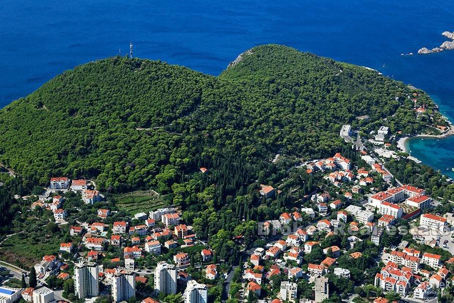 Byggnadsmark med ett parhusprojekt