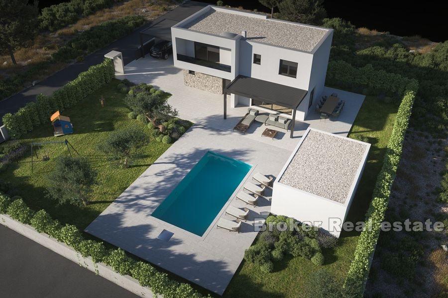 House with pool under construction