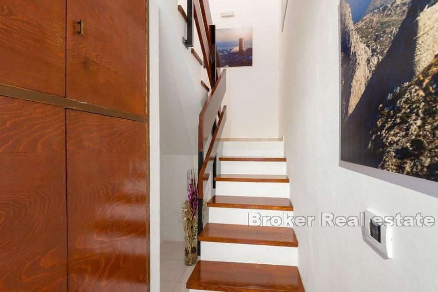 Trstenik, komfortable Maisonette-Wohnung mit Terrasse