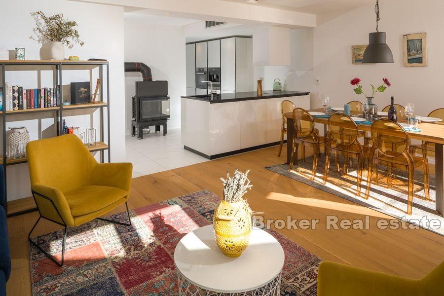 Kamenná vila s bazénem