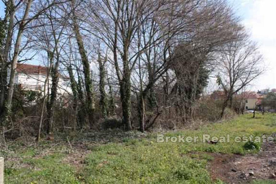 Земля под застройку в центре, недалеко от моря