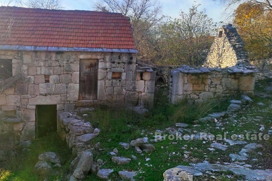 Kompleks sa dalmatinskim kućicama