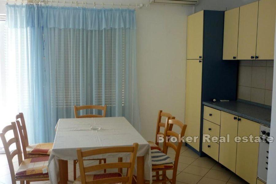 Apartmanska kuća u blizini mora