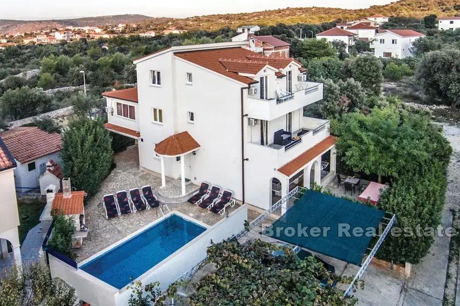 Palazzina vicino al mare