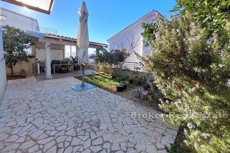 Apartment house with sea view