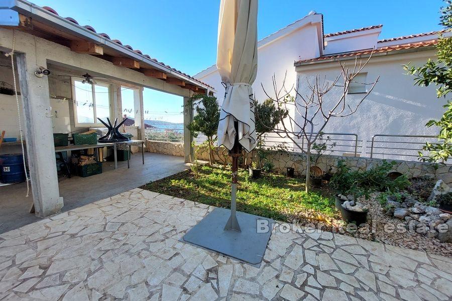 Apartment house with sea view