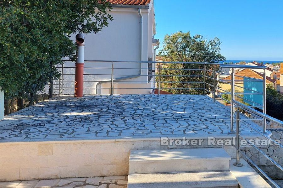 Apartment house with sea view