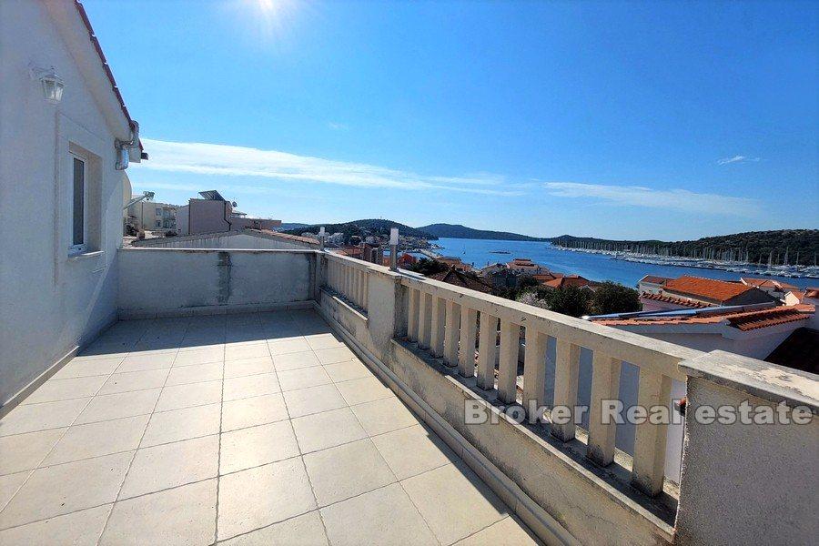 Apartment house with sea view