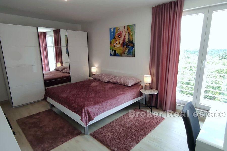 Villa med pool och rymlig mark