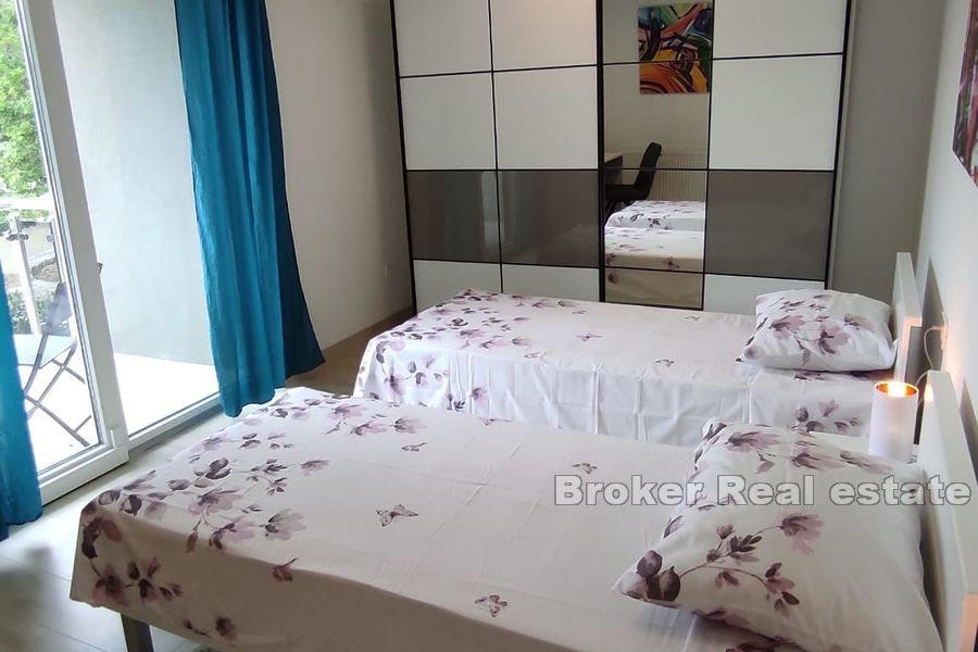 Villa med pool och rymlig mark