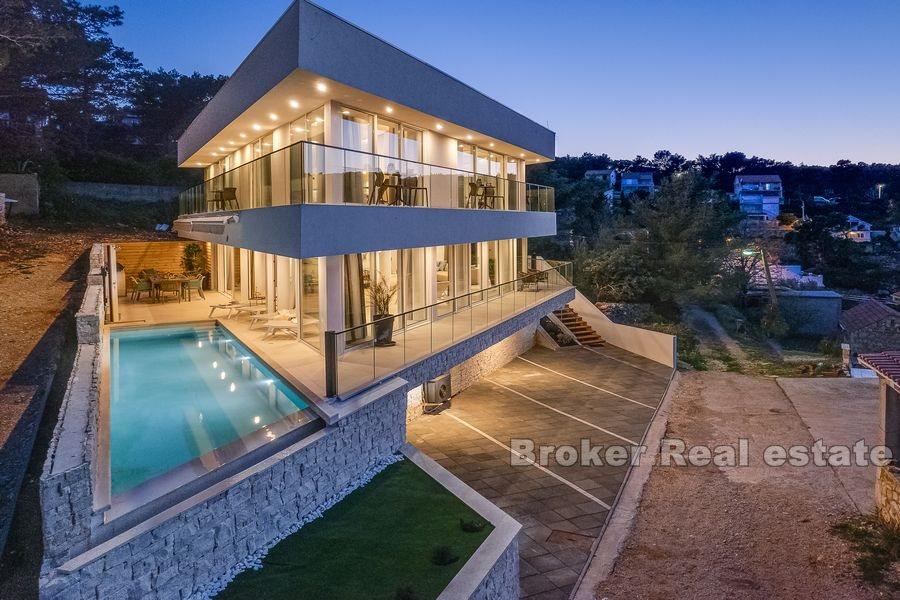 Newly built villa near the sea